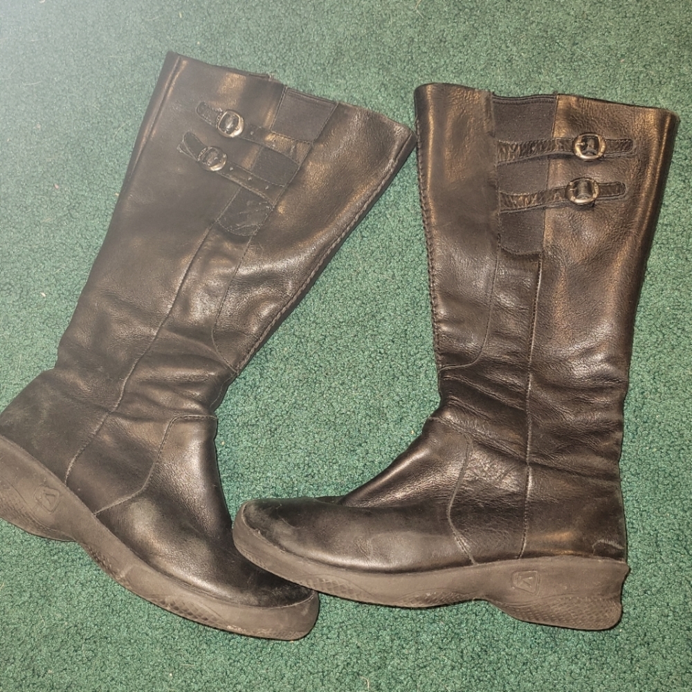 Keen boots size 9